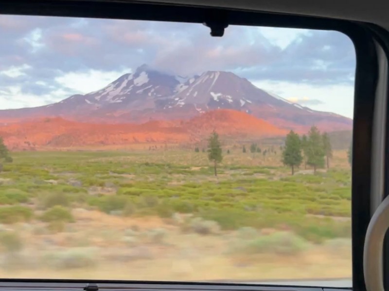 火山口湖，女神能量（六）【雪士达山疗愈之旅（19）】——你每滴泪水中都藏着大天使麦克蓝焰宝剑淬炼过的勇气