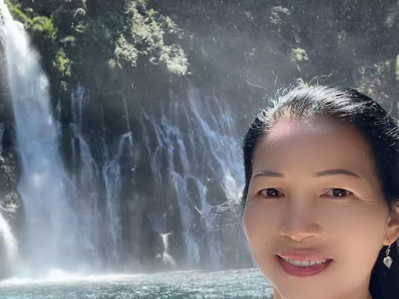 伯尼瀑布，彩虹之歌（二）【雪士达山疗愈之旅 21】——那些变幻跳动的彩虹光球是对你内在喜悦与惊叹的直接回应，是一种能量的共舞