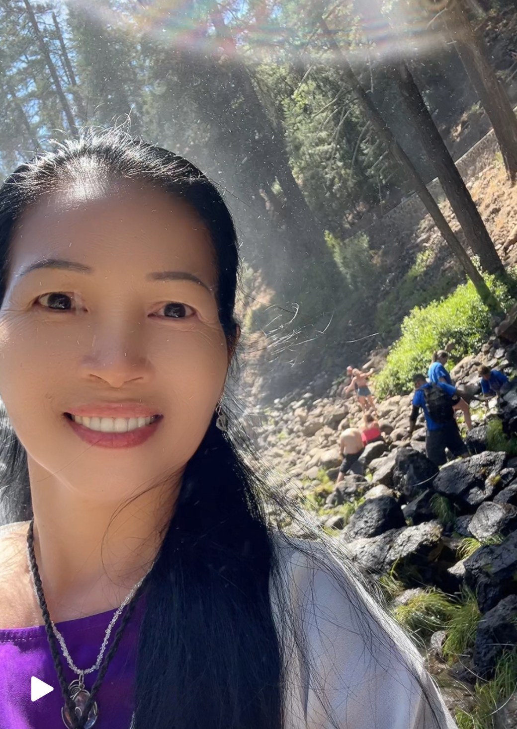 伯尼瀑布,彩虹之歌(四)【雪士达山疗愈之旅 23】——每一颗跃动的水珠里都藏着我们前世在列姆利亚神殿共修的密语