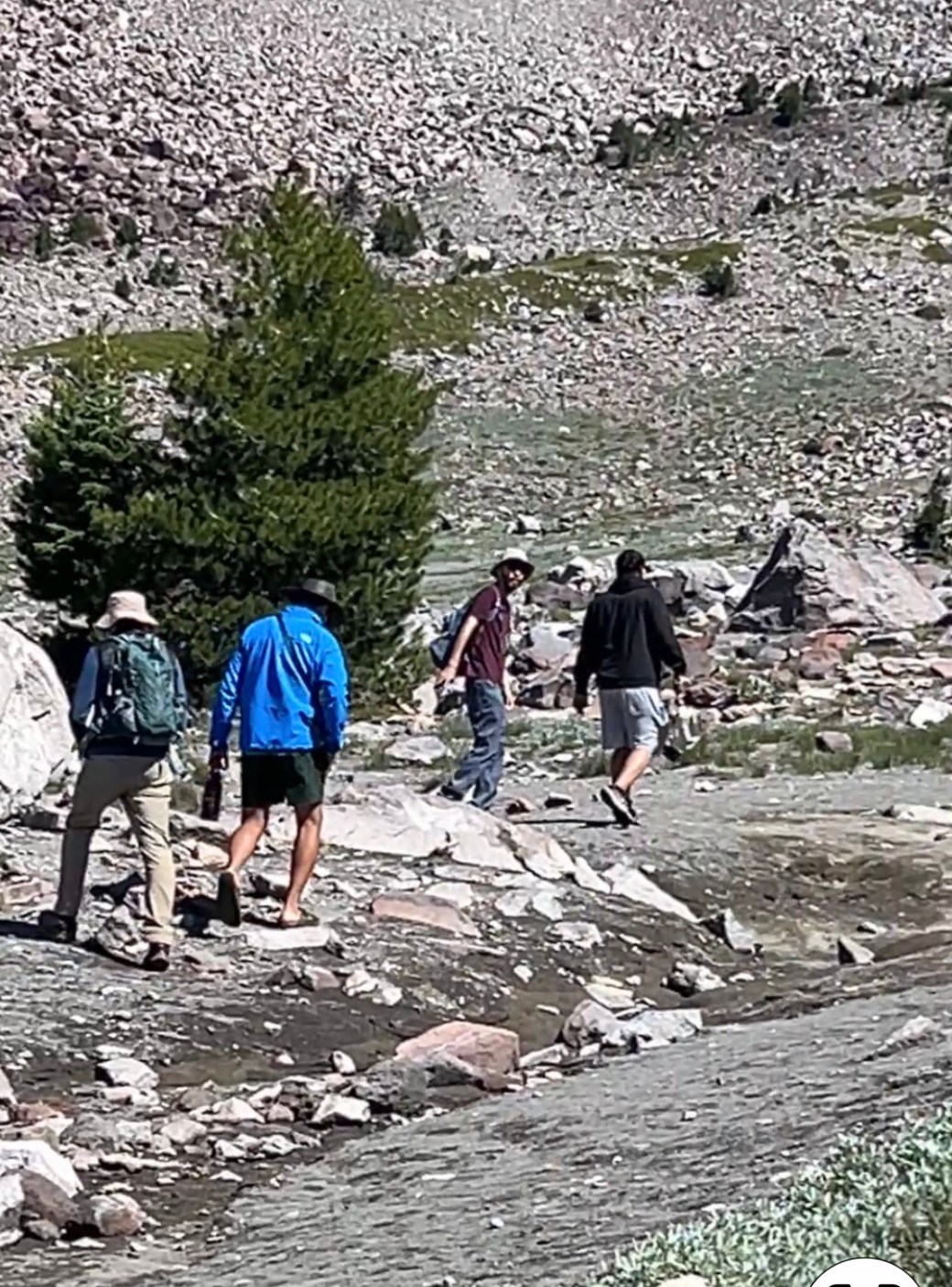 半山腰的源头水，是地球的液态光【雪士达山疗愈之旅 48】——你喝下的不是水，是流动的觉醒