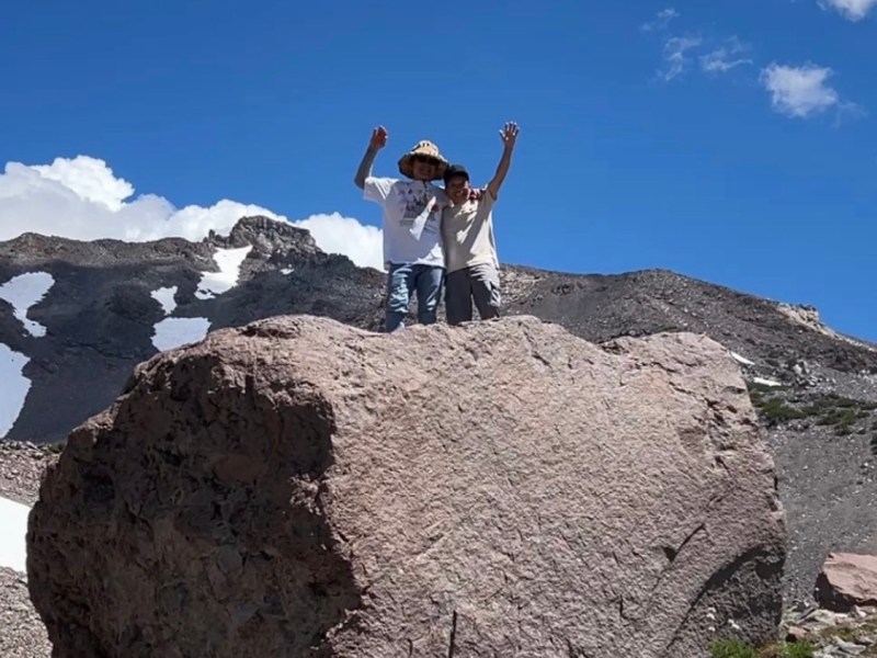 雪士达山半山腰能量巨石：星际通讯的基座（一）*【雪士达山疗愈之旅49】——那块巨石是远古列姆利亚文明有意安置的水晶天线的顶端
