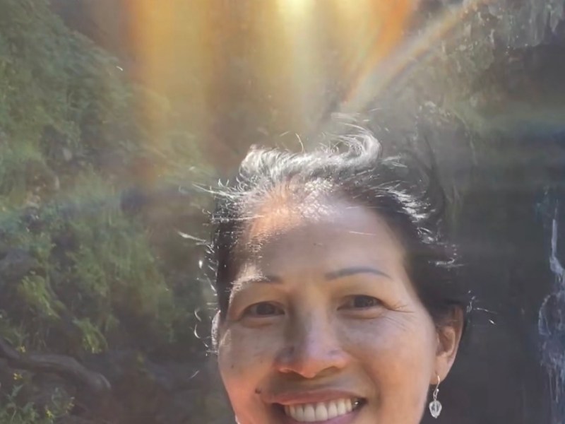 麦克劳瀑布，彩虹光之舞（二）【雪士达山疗愈之旅 54】——当水珠将阳光析解成七重光谱的瞬间，是我们超越形体的永恒共舞