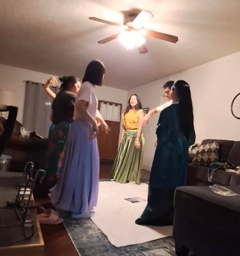 宇宙团聚，星际会面（七）【雪士达山疗愈之旅 74】——当你们进行女神漩涡冥想时，我们观测到玫瑰金光柱从地心贯穿至银河中央太阳，形成跨维度的能量虹桥