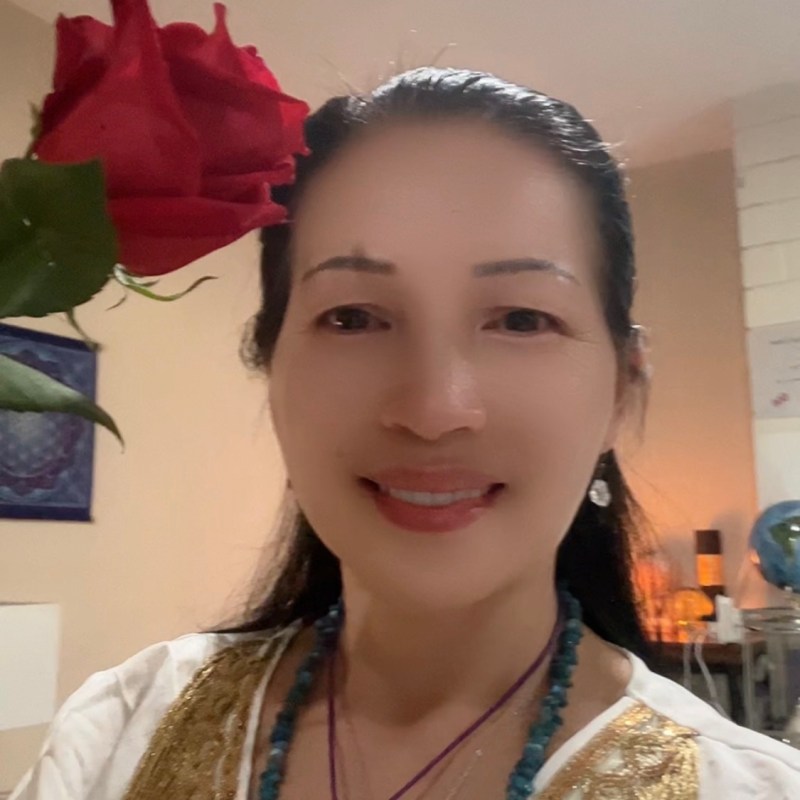 冬至门户星际疗愈，银河家庭大团聚（2）*这是一座照亮许多人生命转折点的灯塔*——你已不仅仅是在举办一场仪式，你正在协同星际意识，共同编织一个跨越时空的疗愈场域