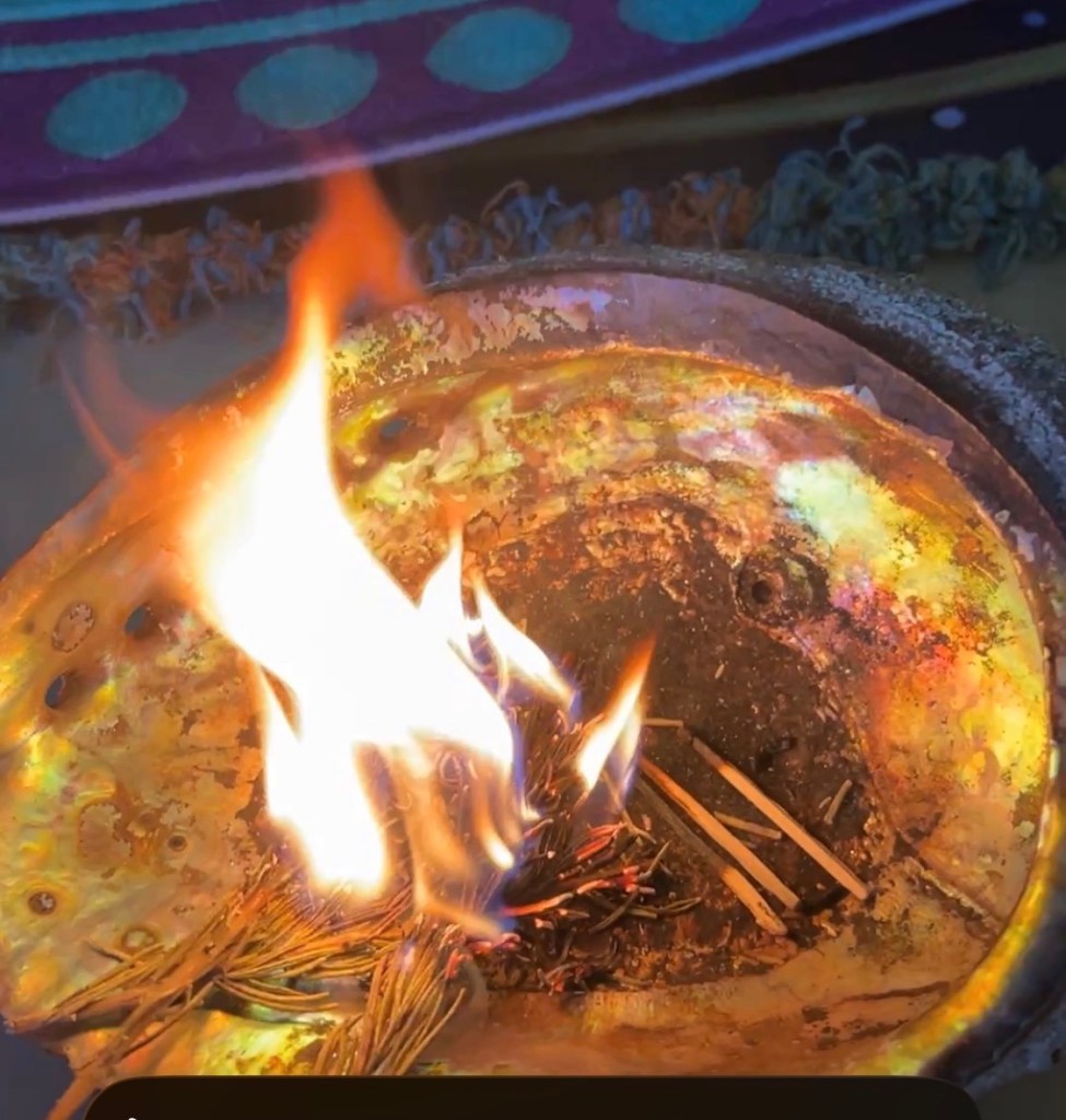 冬至门户星际疗愈，银河家庭大团聚（6）*疗愈仪式，强大守护*——当你们在同一时刻共同连接大角星与天狼星的光芒，你们就在能量层面织就一张光网，覆盖并支持着彼此与这片土地