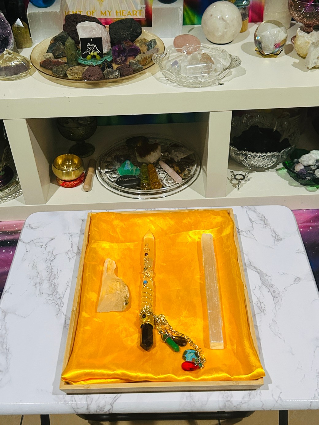 水晶权杖,光之宝剑【新年伊始,拿回前世的技能(3)】——紫水晶与透石膏魔杖,点石成金的疗愈工具