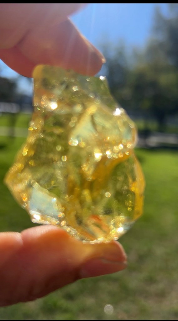 安达拉黄水晶，大天使约菲尔与黄龙的能量【新年伊始，拿回前世的技能（4）】——安达拉水晶打开通往更高境界的门户，帮助我们记住我们是永恒无限的存在