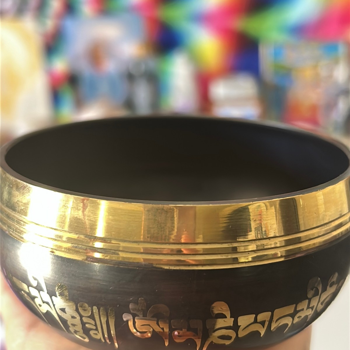 颂钵的能量奥秘与使用——颂钵只是一个工具，真正伟大的疗愈师，是你那颗渴望回归和谐、宁静与爱的本心。你已不是在学习一项技能，而是在忆起你本自具足的疗愈之力