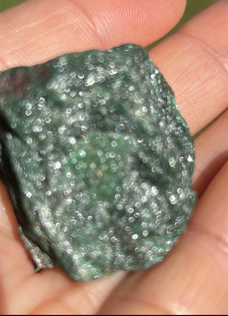 祖母绿水晶，翡翠石板守护者