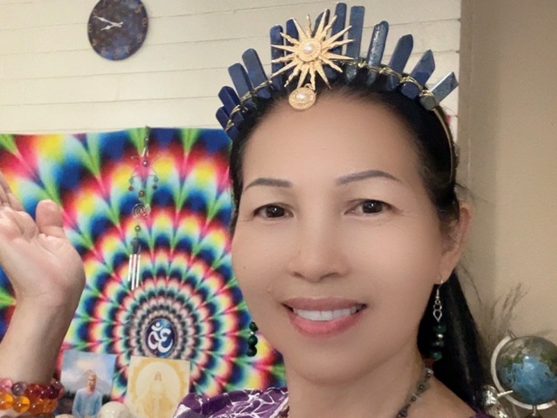 （4）3/20春分门户疗愈，脉轮激活不可思议——她看见彩色光在眉心轮流动，形成环形能量场不断旋转